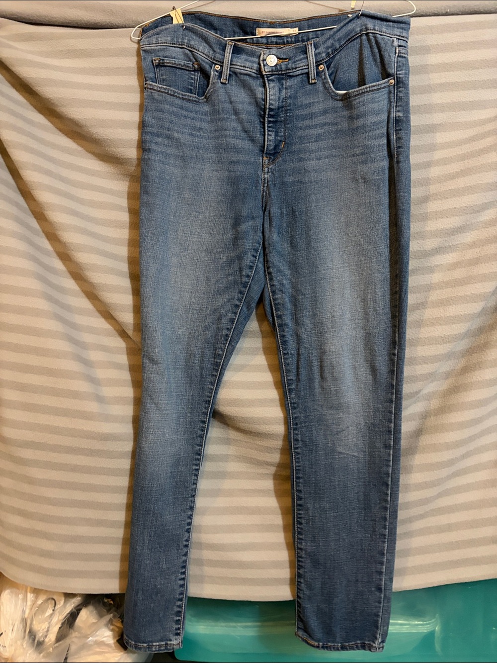 Levi's Women's Skinny Jeans in Mid Blue Wash